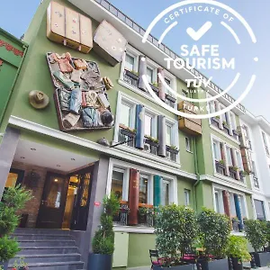 Hotel Poem, Istanbul